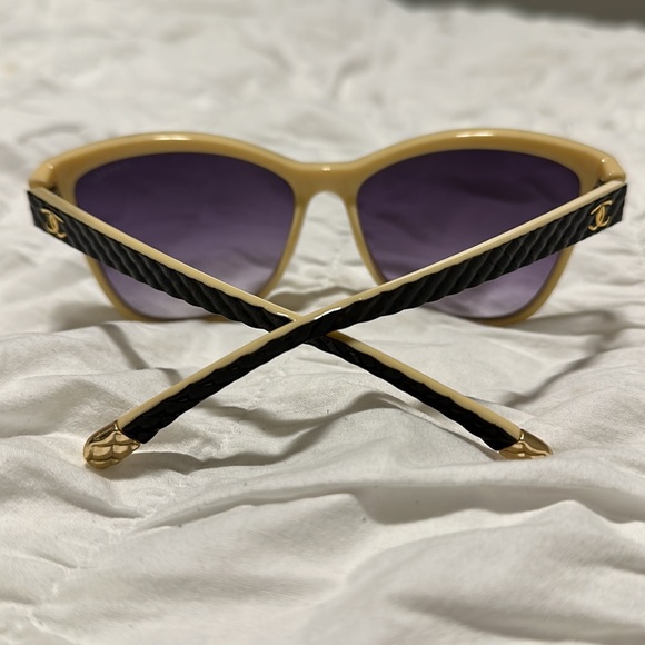 Cute oversized sunglasses. - Picture 4 of 5